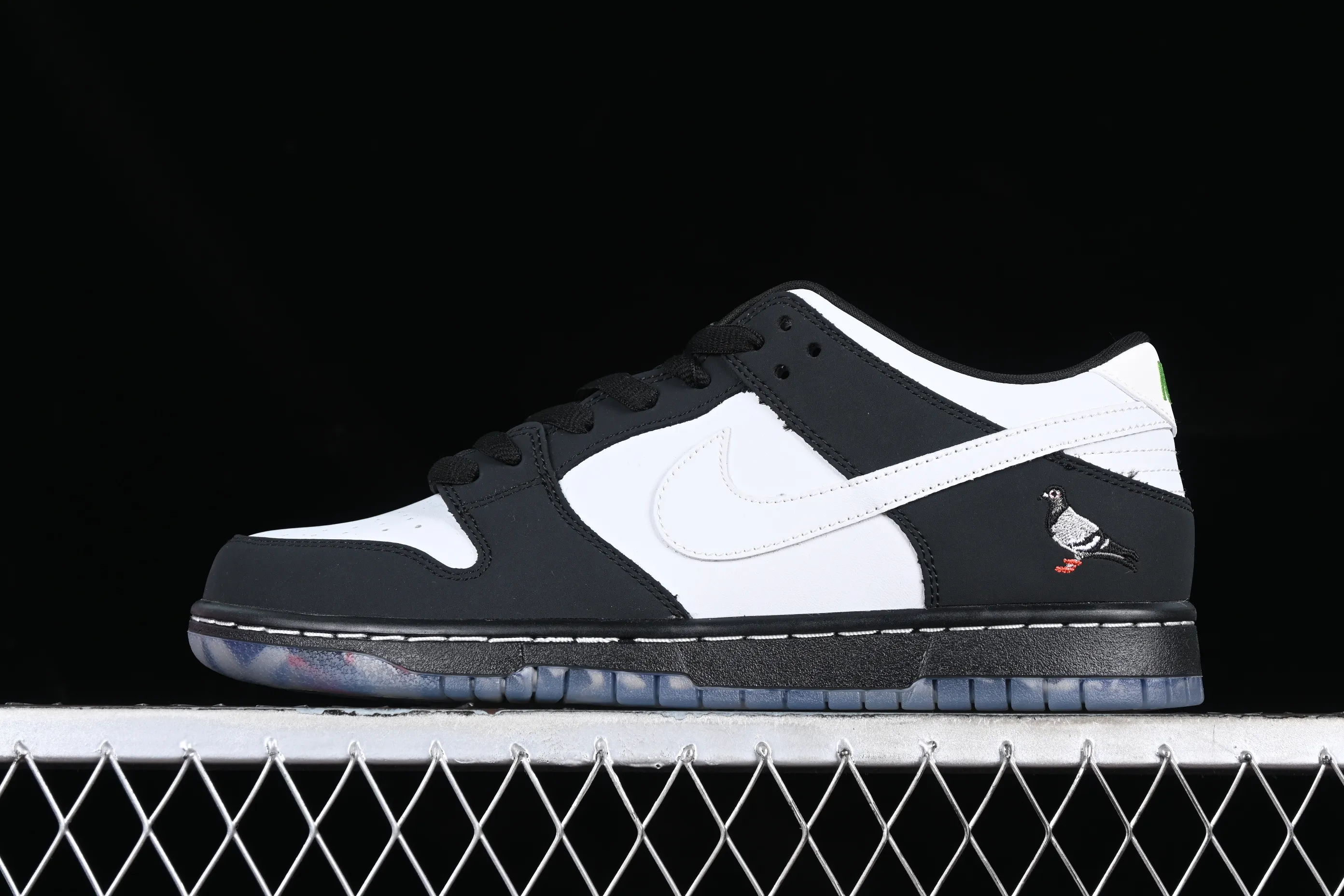 All Categories Nk SB Dunk Series Nk SB Dunk Low Low-top Sneakers K Version Jeff Staple x Nk SB Dunk Low "Pigeon" 3.0 Black and White Panda Pigeon Low-top Classic Versatile Casual Sports Sneakers BV1310-013